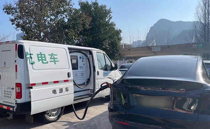 福泉汽车搭电