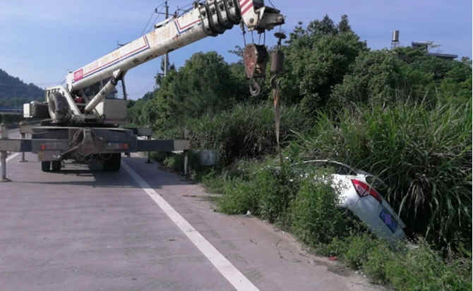 福泉重载吊车救援